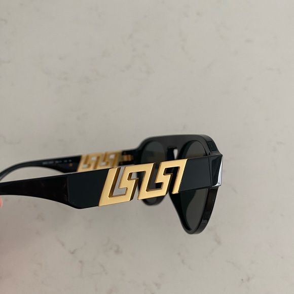 VERSACE 4420 Sunglasses ⭐️ - Picture 3 of 10